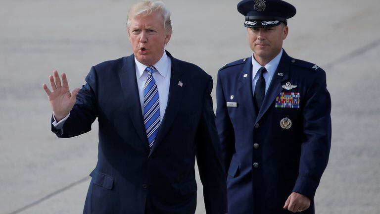 Trump se apresta ayer a abordar el Air Force One en la base Andrews, en Maryland