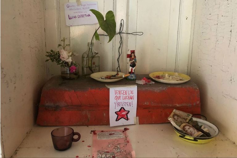 Un altar del Gauchito Gil fue encontrado en un rincón de la casa