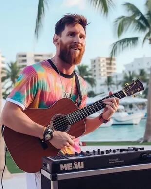 Con guitarra en mano, la Inteligencia Artifical recreó la imagen de Lionel Messi en Miami
Foto: INSTAGRAM / @chatgptricks