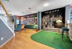 Venden una casa ambientada como la popular serie Friends, con el café Central Perk incluído