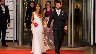 Antonela Roccuzzo y Lionel Messi, en el casamiento del año