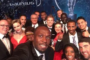 Estilo Oscar: una constelación de estrellas deportivas en la foto que toma Usain Bolt, rodeado por Simone Biles, Michael Phelps y Nico Rosberg, entre otros, más los príncipes de Mónaco.