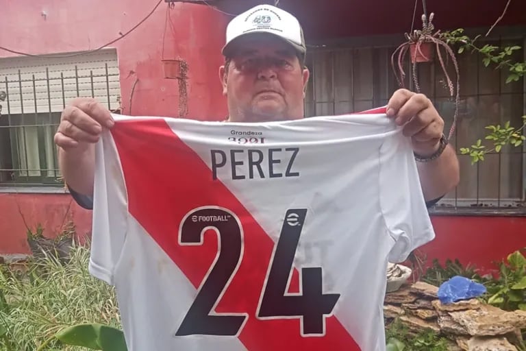 El emotivo gesto de Enzo Pérez con el veterano de Malvinas Claudio Blanco: “Me llenó el corazón”