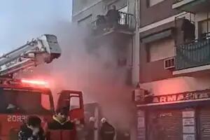 Caballito: se incendió un edificio y hay una mujer hospitalizada por inhalación de humo