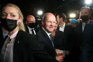 Al menos nueve mujeres habrían sido drogadas en una fiesta en la que participó Olaf Scholz