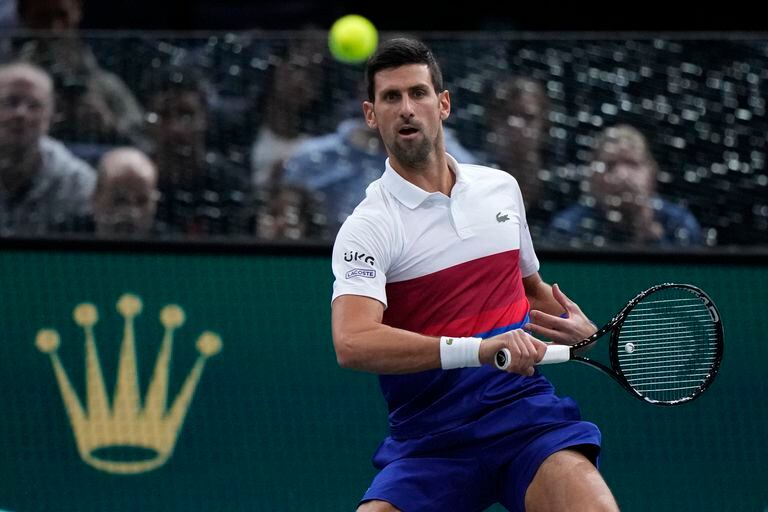 El serbio Novak Djokovic, en acción: va por todo. (AP Foto/Francois Mori)