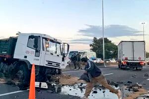 Violento triple choque en la autopista Riccheri: cuatro heridos con politraumatismos