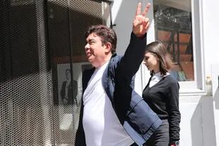 El intendente de La Matanza, Fernando Espinoza, este martes al mediodía, al llegar a la sede del PJ en La Plata.