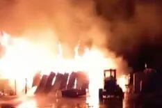 Incendiaron un campamento de Vialidad provincial y la gobernadora pidió la intervención de las fuerzas federales