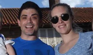 Molinari junto a su esposa Paula Cancio, ambos denunciados por grooming