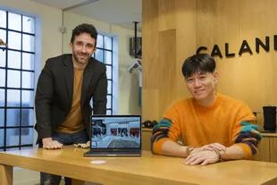 Nicolás Poliola y Julio Kim muestran el Virtual Shop desarrollado para Calandra y Naíma