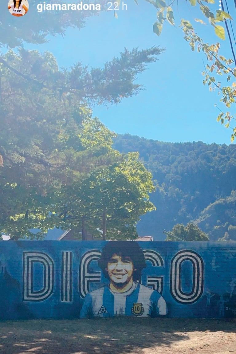 Diego omnipresente, como en todo el país, y ellos fotografiando los mismos murales
