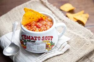 Sopa de tomate e hinojo