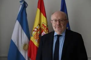 El cónsul general, Fernando García Casas, habla sobre las repercusiones de la Ley de Nietos en el país