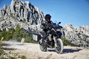 Trails. Las motos de este tipo son las mejores para viajes largos por su capacidad para circular tanto en asfalto como en ripio o tierra