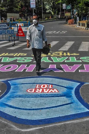 Los artistas también pintan las calles de Calcuta, India