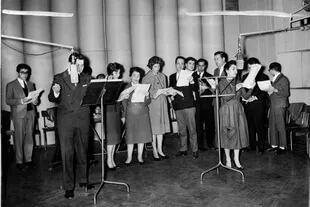 En 1960, el elenco de Las dos carátulas y su Teatro de la Humanidad