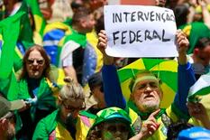Seguidores de Bolsonaro marchan frente a cuarteles y revelan internas en el núcleo duro del presidente