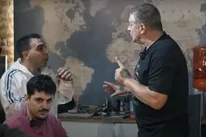 Provocaciones, piñas y un vaso arrojado: el video de la pelea entre el Turco García y un exbarra de Racing