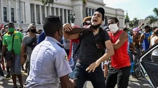 Policías y agentes vestidos de civil reprimieron a manifestantes