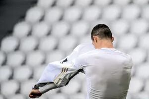 Ronaldo: el gesto de la camiseta que enojó a los hinchas y lo aleja de Juventus