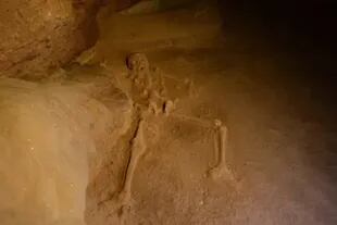 Un esqueleto hallado en la cueva