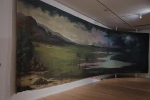 El monumental telón de Max Gómez Canle, pieza central de su exposición El salón de los caprichos (2019), que pasó a integrar la colección del museo
