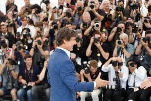 La habitual muralla de reporteros gráficos en el photocall de Cannes, rendidos ante Tom Cruise