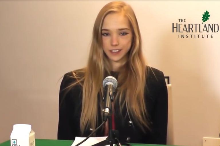 Expertos conservadores le pagan a una adolescente alemana para enfrentar a la joven ambientalista Crédito: YouTube
