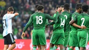 Gol de Nigeria pone el empate