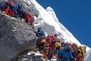 Mas de 200 alpinistas hicieron cumbre en un sola solo dia