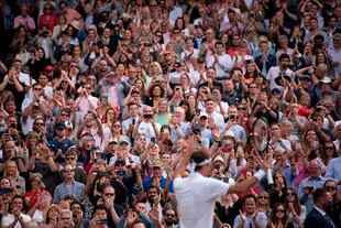 Después de dos cirugías de rodilla en 2020, Roger Federer volvió a disfrutar de Wimbledon y el público se deleitó con su presencia. 