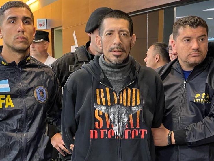 Llegó al país. Extraditaron al narco peruano “Dumbo” para ser juzgado en Argentina por la venta de drogas en Lugano