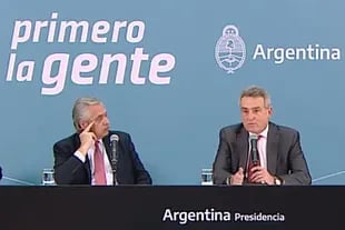 Alberto Fernández junto a Agustín Rossi
