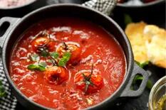 Sopa de tomates asados con cebolla caramelizada
