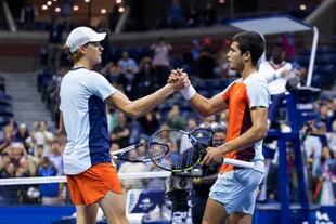 El saludo entre Jannik Sinner y Carlos Alcaraz luego de un partido épico en el US Open