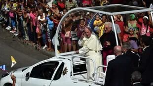 El papa Francisco, camino a la Catedral de Asunción