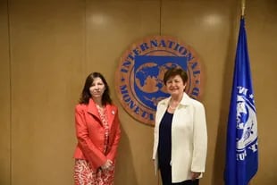La ministra de Economía, Silvina Batakis, junto la Directora Gerente del FMI, Kristalina Georgieva.