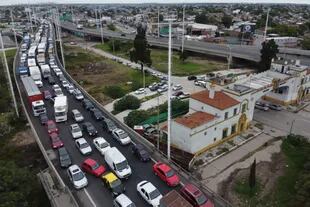 Coronavirus: Largas colas de autos para ingresar a capital por puente La Noria