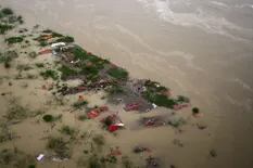 Cientos de cadáveres de víctimas del Covid resurgen por la creciente del río Ganges
