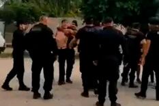 A los gritos y bajo el efecto de las drogas: el drama del futbolista Brian Fernández, detenido por apedrear un micro