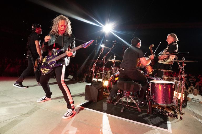 Metallica lanzará una edición especial de ‘The Black Album’ con covers de Miley Cyrus, Juanes, J Balvin y más