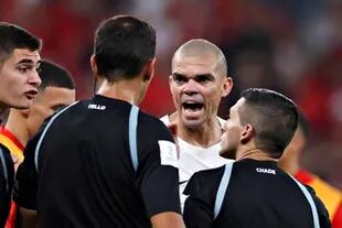 Pepe, de Portugal, durante el partido contra Marruecos 