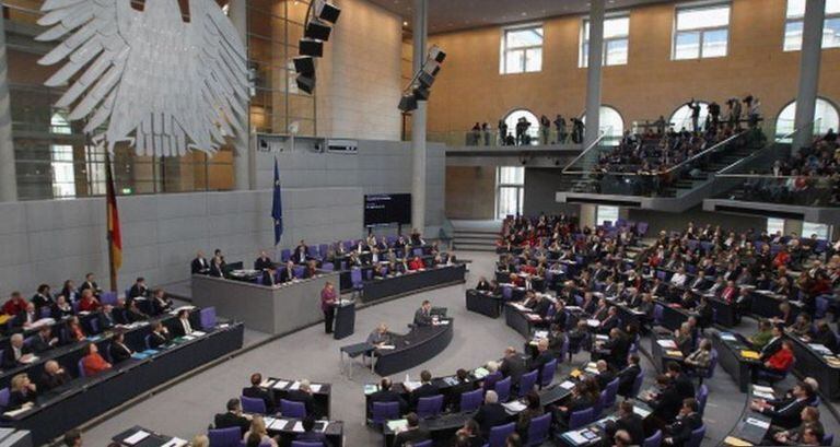 El parlamento alemán, donde se habla de pie, con el cuerpo legislativo y la ciudadanía como destinatario