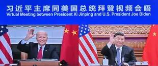 En esta fotografía difundida por la agencia noticiosa Xinhua, el presidente chino Xi Jinping, derecha, en Beijing, y el mandatario estadounidense Joe Biden, en Washington, se saludan el martes 16 de noviembre de 2021 durante una reunión virtual. (Yue Yuewei/Xinhua vía AP)