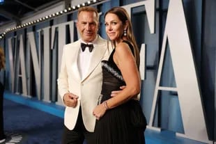 Kevin Costner y su esposa Christine Baumgartner