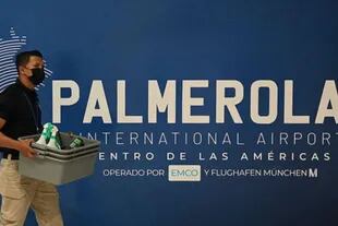 El nuevo aeropuerto de Palmerola tiene 39.000 metros cuadrados y unas pista de 2800 metros de longitud