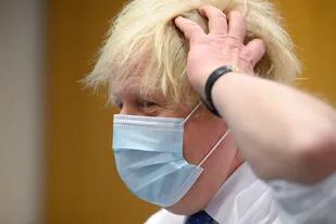 El peor momento de Boris Johnson: tras una serie de escándalos, sufrió un duro revés electoral