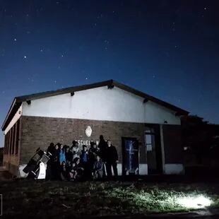 La vieja escuela rural de Bragado donde se hacen encuentros de astroturismo con el grupo Choique Bragado