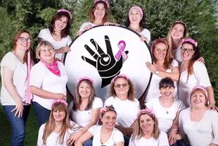 Pelucas de Esperanza de Gualeguaychú realizó una campaña de concientización por el día del Cáncer de mama.